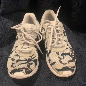 Size 8 womens Nike running shoes